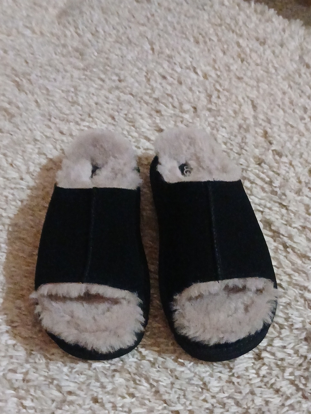 NWOT UGG SHOES/SLIPPERS